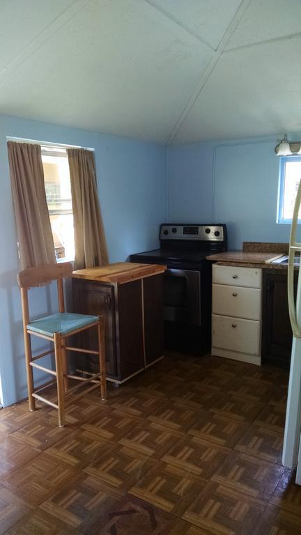 1 Beige Cozy Bungalow Or 1 White Cozy Efficiency Cottage In Titusville Exterior photo